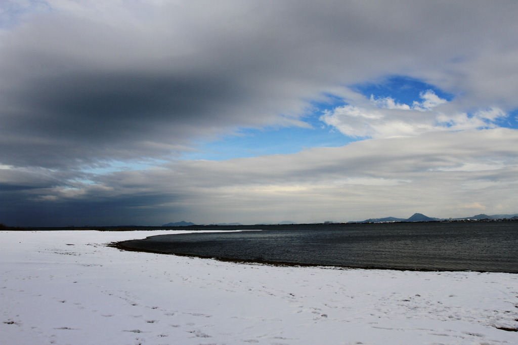 雪と琵琶湖