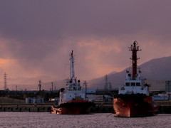 厳かな港