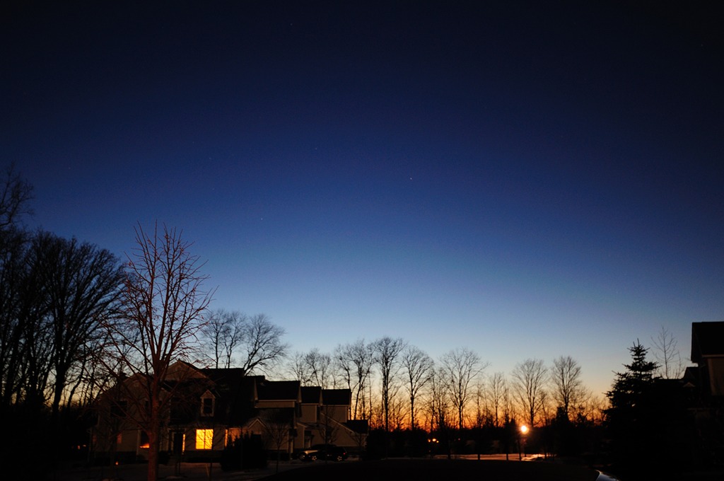 住宅街に沈む夕日