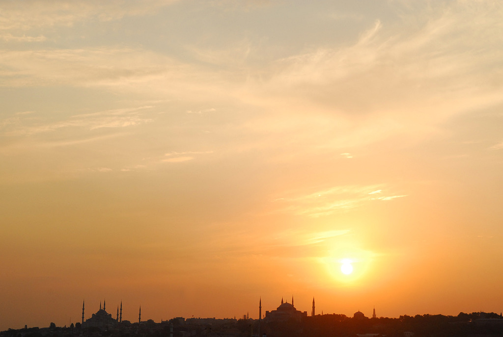 イスタンブール旧市街に沈む夕日