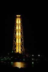 金色の塔