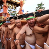 夏祭りの男達