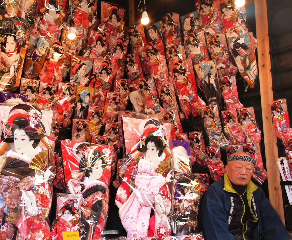 年の瀬羽子板市