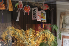 ミモザのある窓際