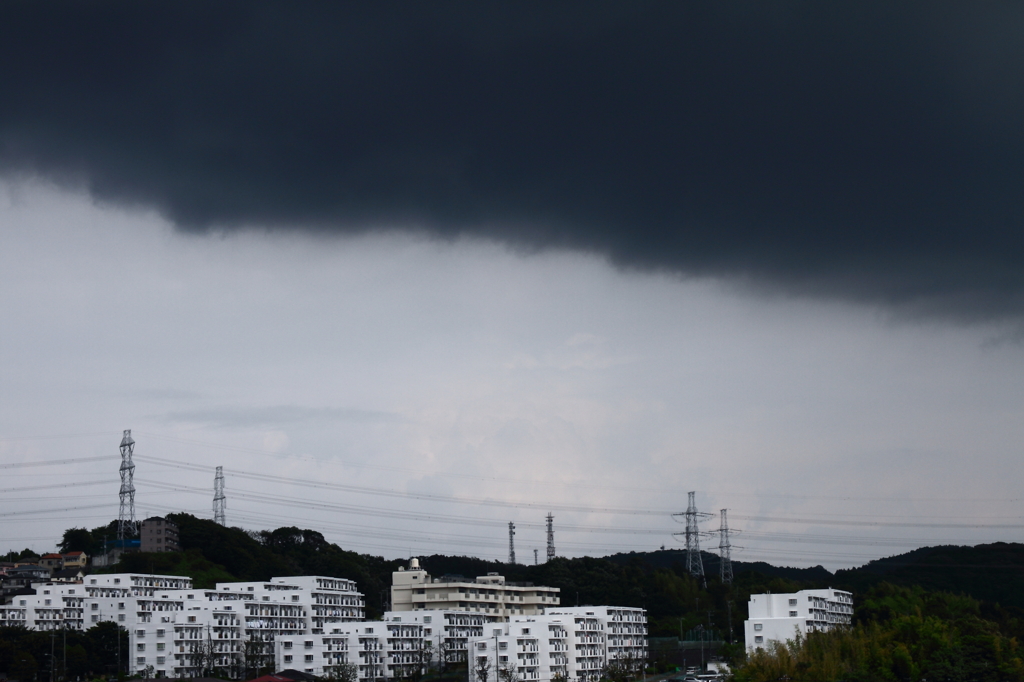 暗雲立ち込めて
