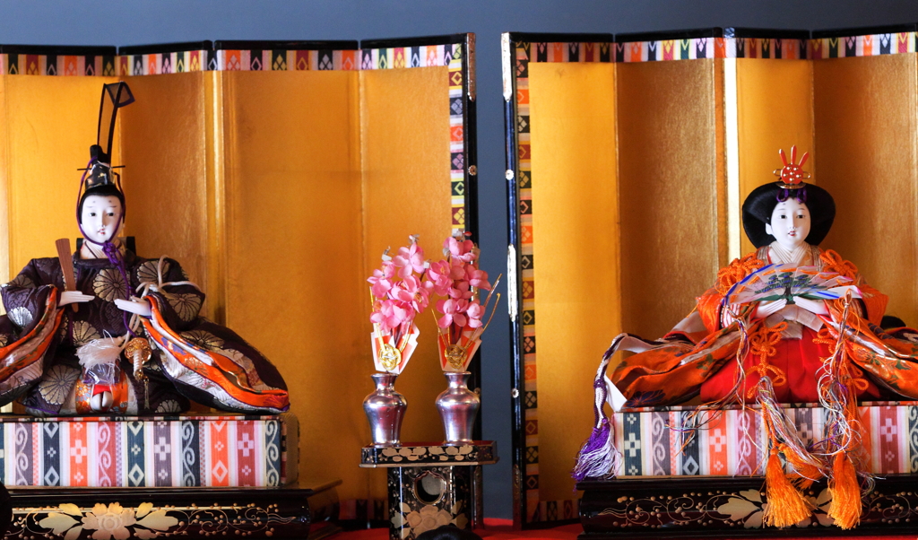 雛飾り始まる３