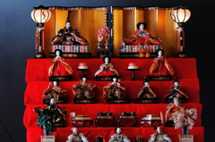 雛飾り始まる２