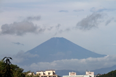 富士山霞む