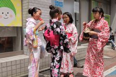 ほおばるレディ達