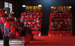 雛飾り始まる１