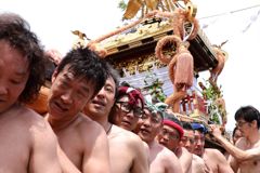 神輿の男達２