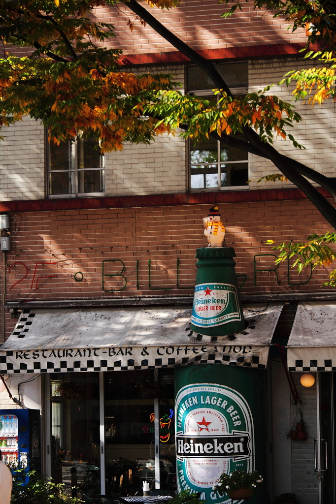 広告塔のある風景