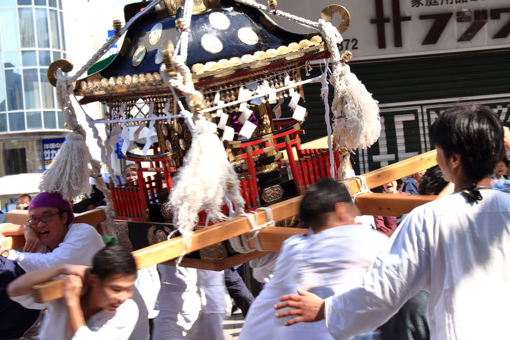 神輿が廻る