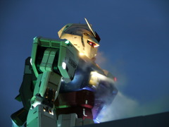 光るガンダム