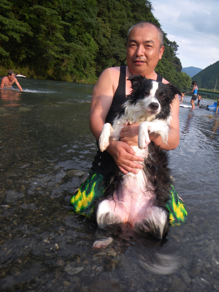 夏だ！川で水遊び！