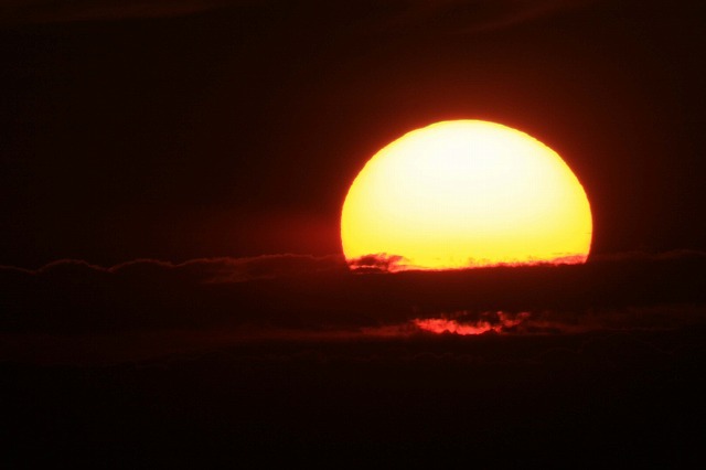 ダイナミックな夕陽