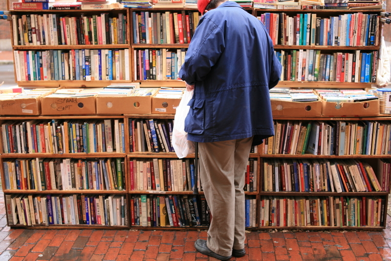 ハーバードの路上の本屋さん