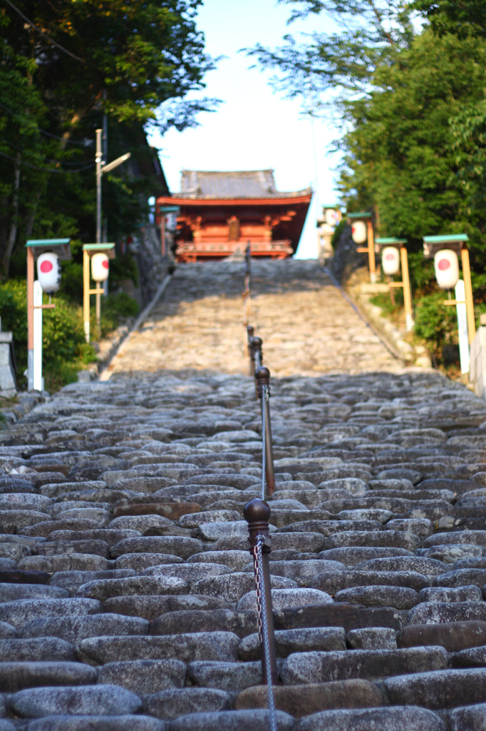 伊佐爾波神社に上がるには