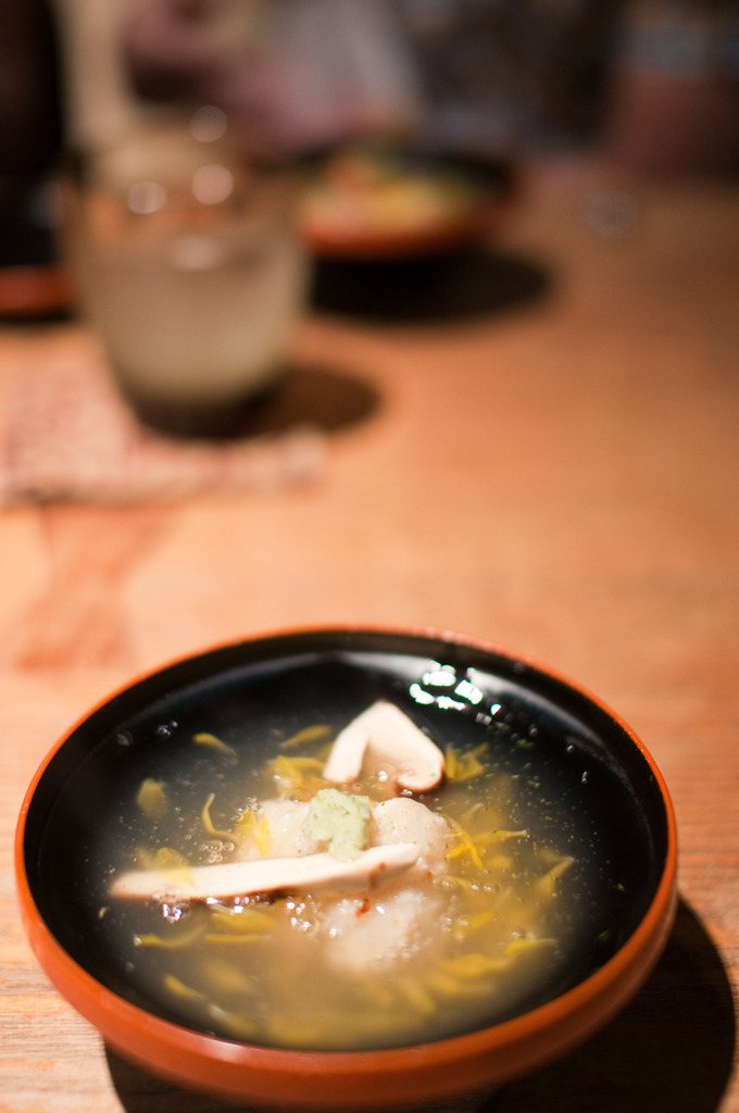 枝魯枝魯　えびしんじょうの椀物