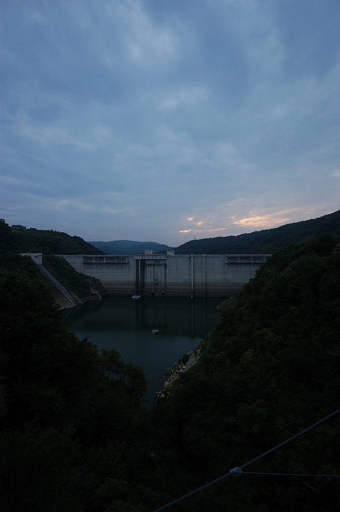 小里川ダムの夕景