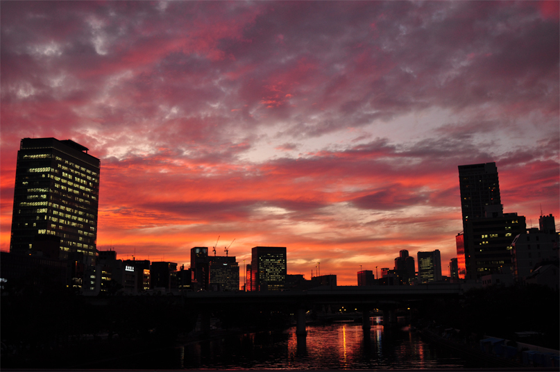 都会の夕焼け