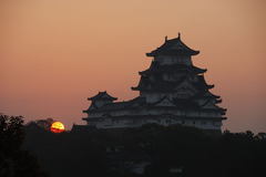 姫路城と日の出