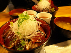 カツオのたたき丼！