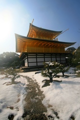 雪の金閣寺