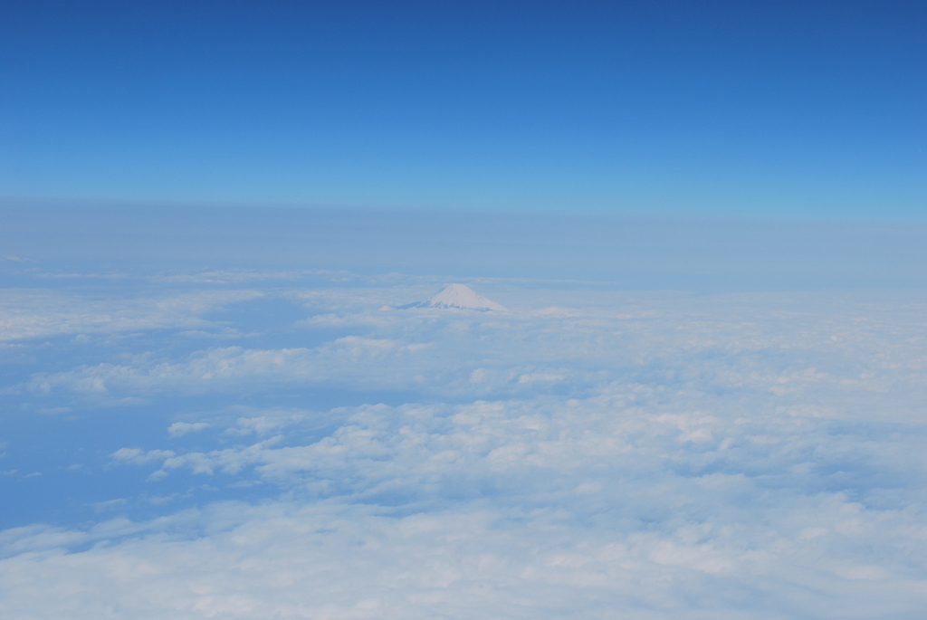 飛行機の中から見た富士山