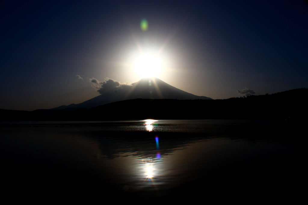 輝く山