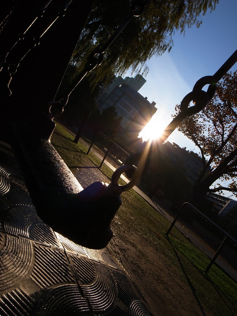 光と影／ブランコ