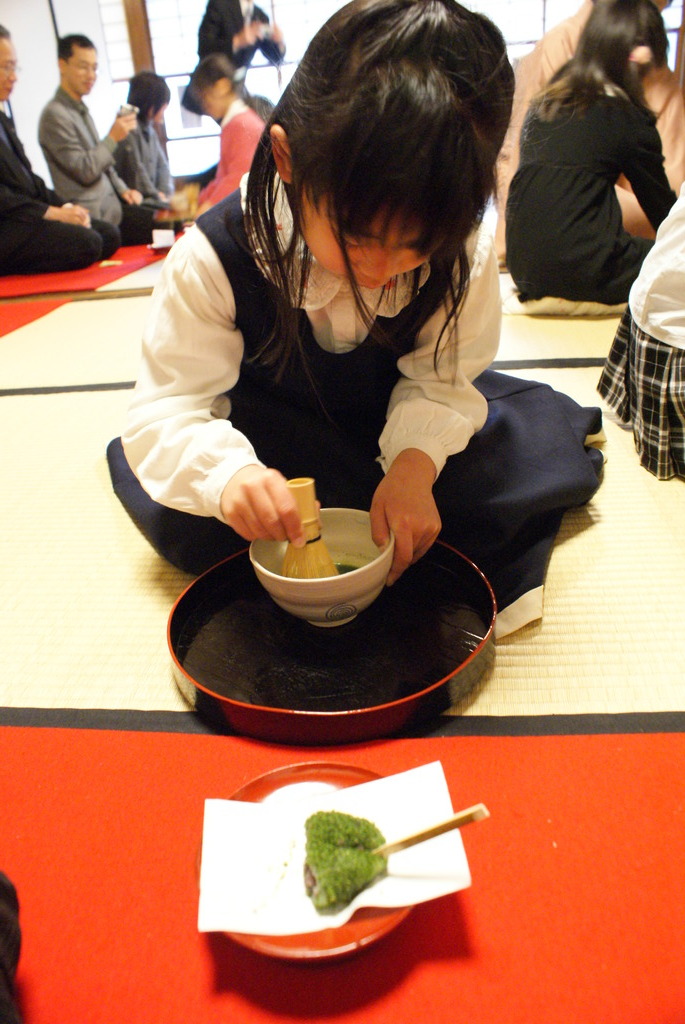 お茶をたててくれました