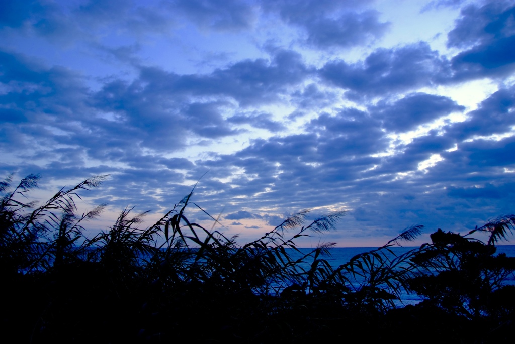 夜明け前雲多し