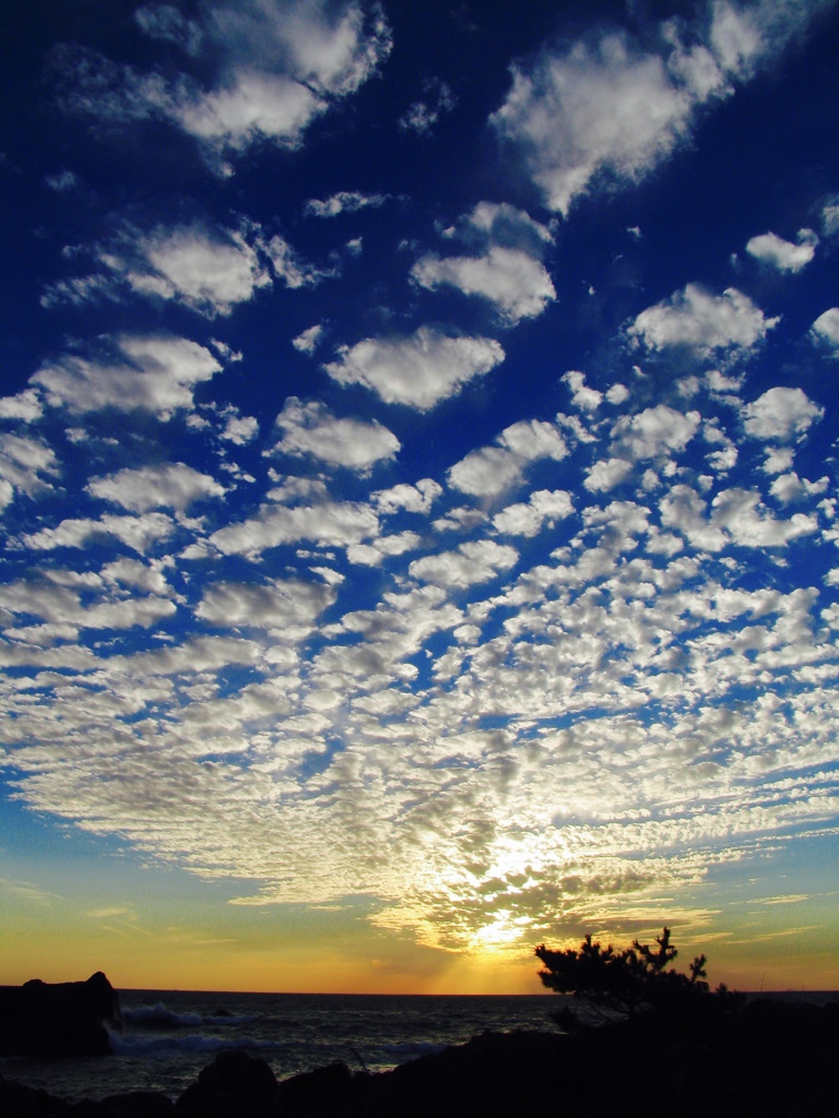 西から流れ雲