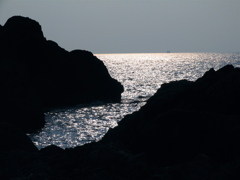 空と海と岩と光