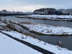 鏡川雪景色