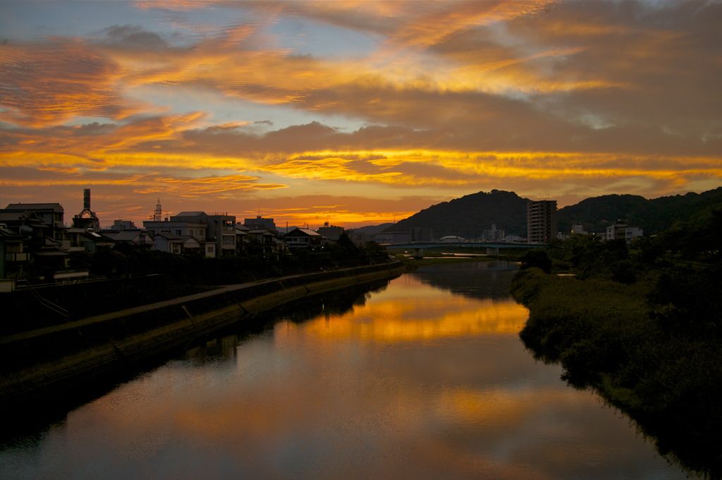 朝焼け鏡川