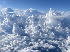 眼下の夏空