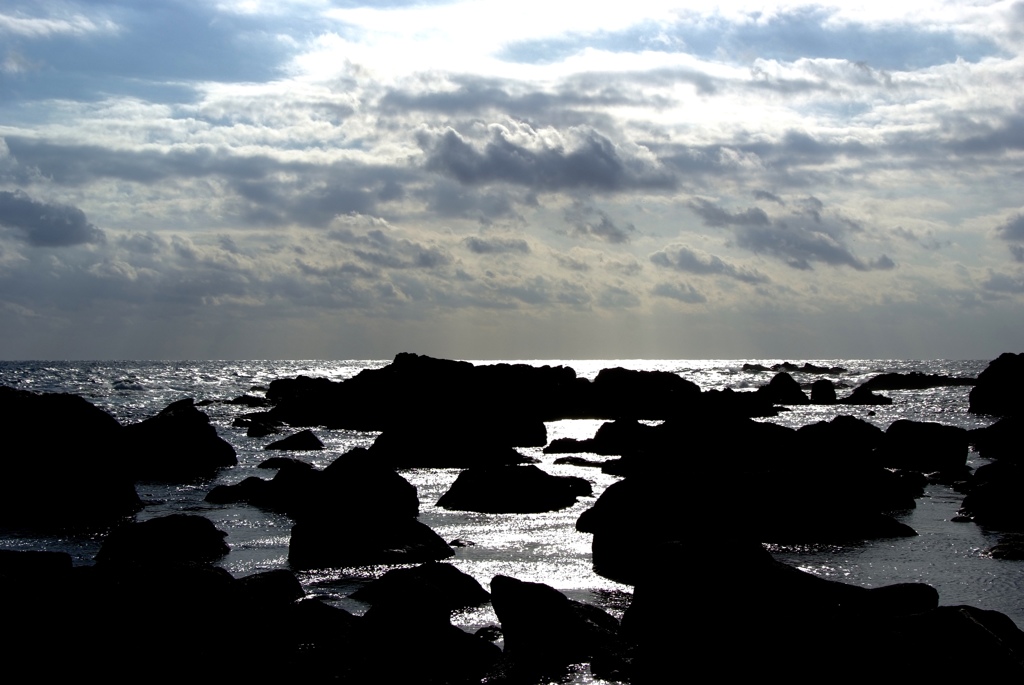 岩と海と空