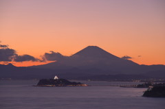 江ノ島と富士山