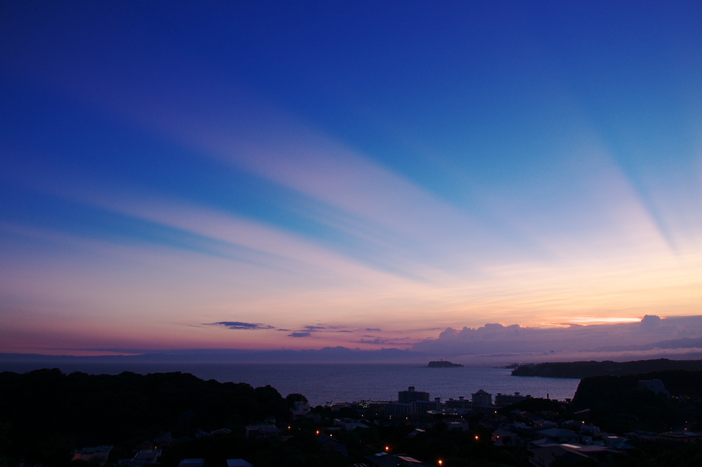 披露山より