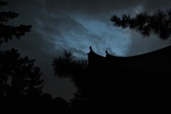 夜のお寺にて③