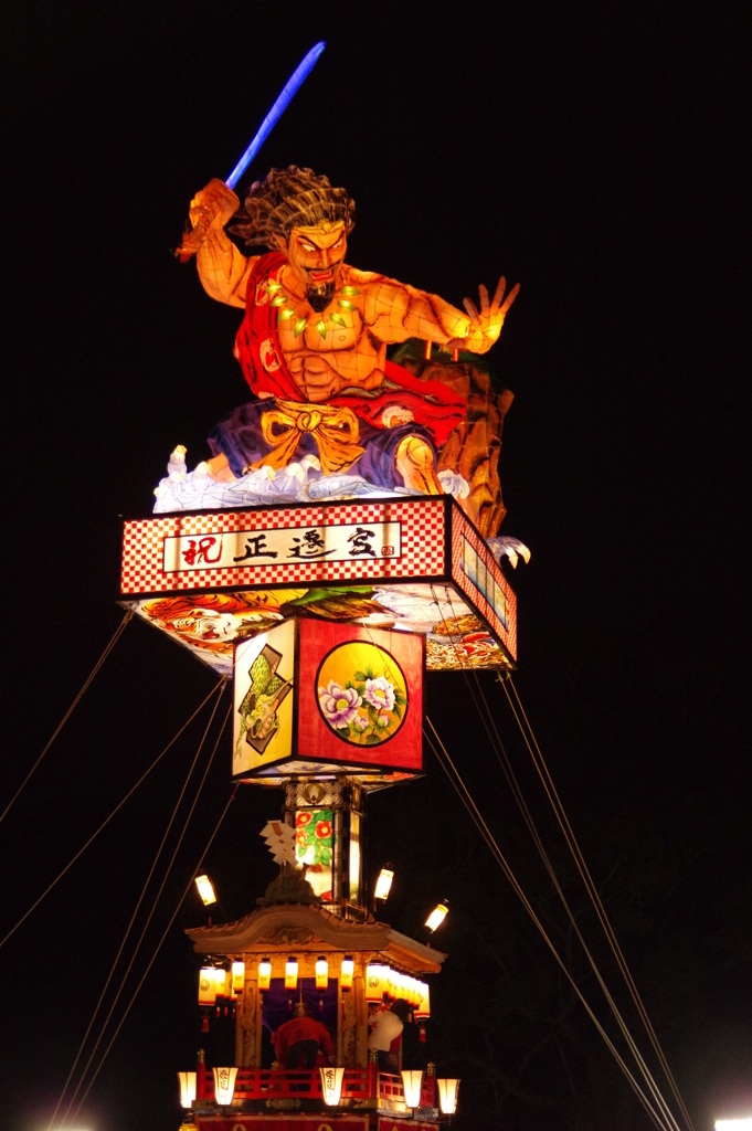 闇夜にくっきり！灯篭山