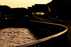 夕暮れの海浜