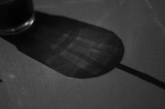 グラスの影