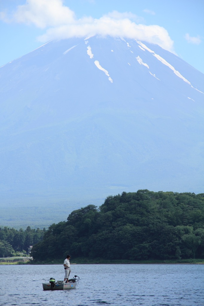 釣り人と富士山