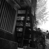 都会の旧家屋
