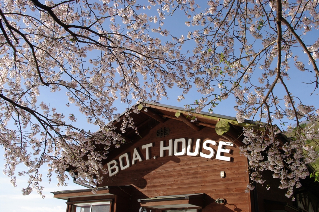 BOAT HOUSE