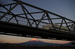 富士川鉄橋の落日