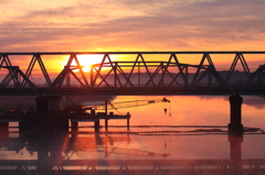 朝焼の鉄橋